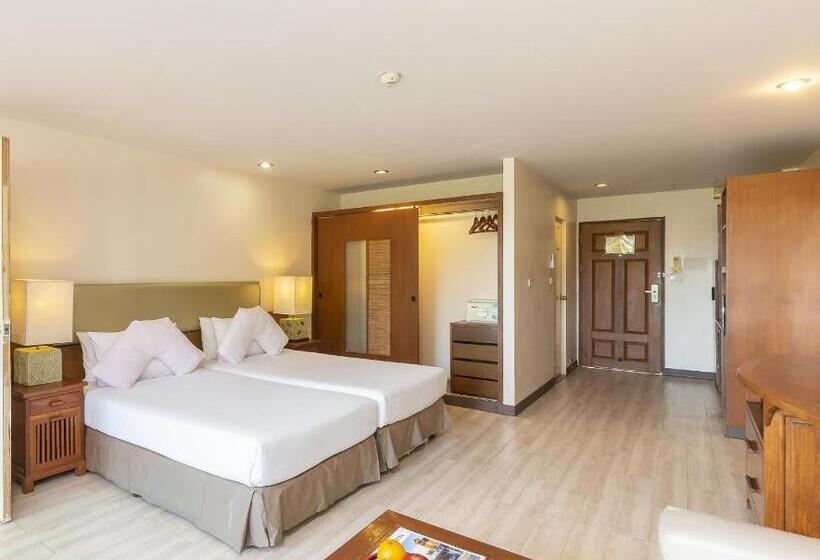 اتاق لوکس با چشم‌انداز استخر, Bella Villa Cabana
