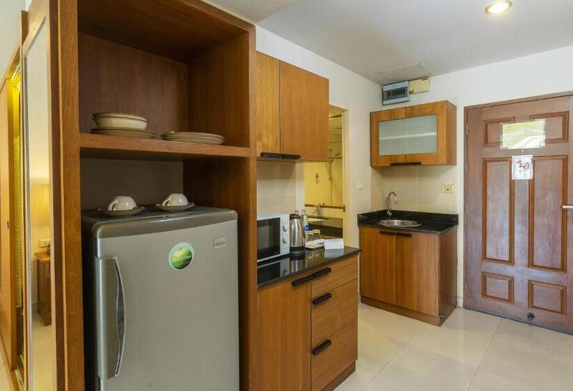اتاق لوکس با چشم‌انداز استخر, Bella Villa Cabana