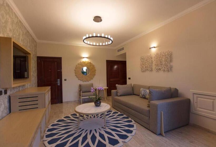 سوییت با چشم‌انداز باغ, Grand Palladium White Sand Resort & Spa   All Inclusive