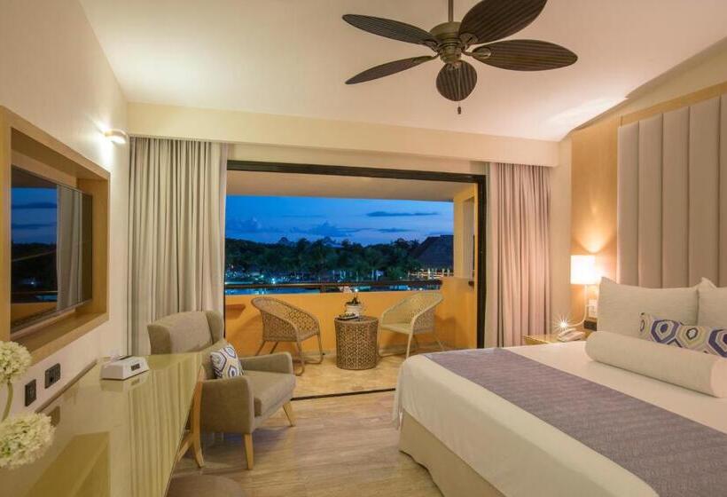 سوییت با چشم‌انداز باغ, Grand Palladium White Sand Resort & Spa   All Inclusive