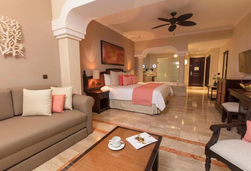 Junior Suite, Grand Palladium White Sand Resort And Spa  All Inclusive