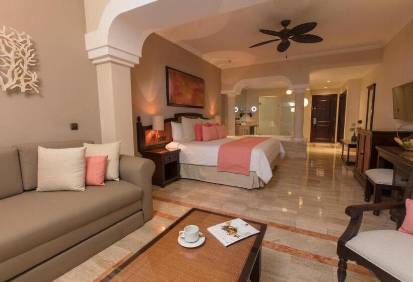 سوئیت جونیور با چشم‌انداز باغ, Grand Palladium White Sand Resort & Spa   All Inclusive