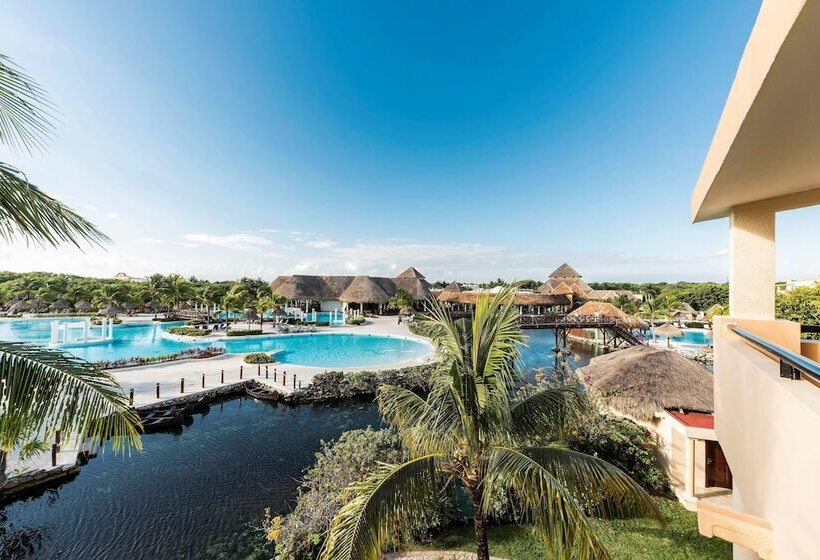 سوئیت جونیور با چشم‌انداز باغ, Grand Palladium White Sand Resort & Spa   All Inclusive