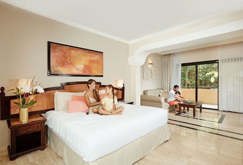 سوئیت جونیور با چشم‌انداز باغ, Grand Palladium White Sand Resort & Spa   All Inclusive