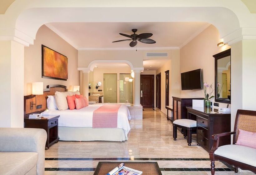 Junior Suite, Grand Palladium White Sand Resort And Spa  All Inclusive