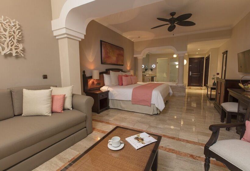 Junior Suite, Grand Palladium White Sand Resort And Spa  All Inclusive