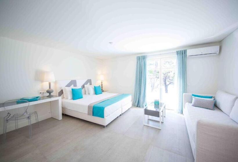 سوئیت جونیور با چشم‌انداز باغ, Marpunta Resort, Santikos Collection