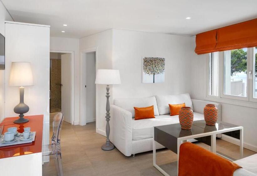 سوییت با چشم‌انداز دریا, Marpunta Resort, Santikos Collection