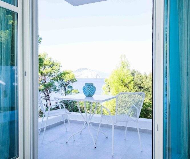 سوییت جونیور با چشم‌انداز دریا, Marpunta Resort, Santikos Collection