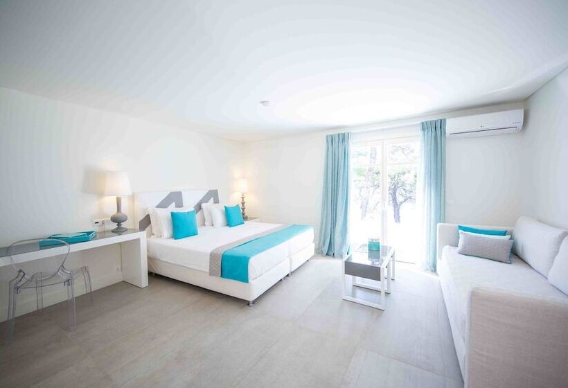سوییت جونیور با چشم‌انداز دریا, Marpunta Resort, Santikos Collection