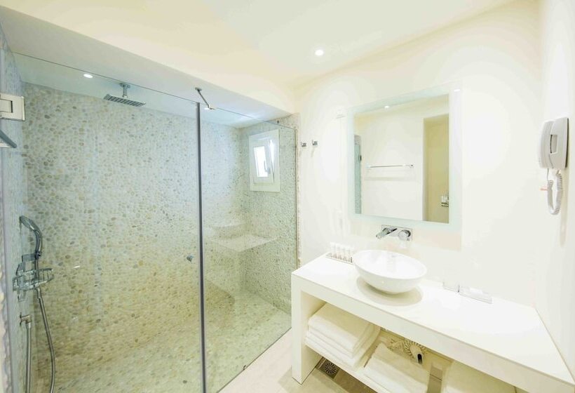 سوییت جونیور با چشم‌انداز دریا, Marpunta Resort, Santikos Collection