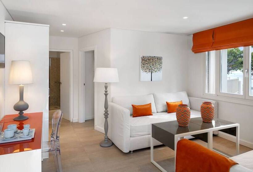سوییت با چشم‌انداز دریا, Marpunta Resort, Santikos Collection