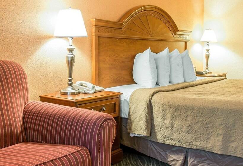 اتاق استاندارد با تخت دوبل برای معلولان, Quality Inn Gaylord