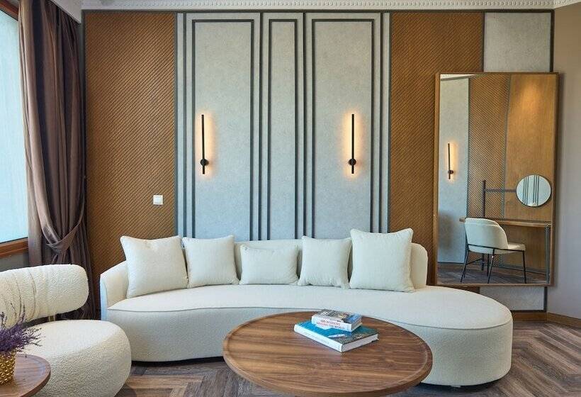 سوییت جونیور, Royal Hotel Thessaloniki