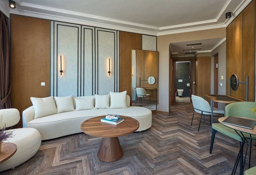 سوییت جونیور, Royal Hotel Thessaloniki