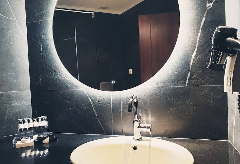 اتاق استاندارد سه نفره, Royal Hotel Thessaloniki
