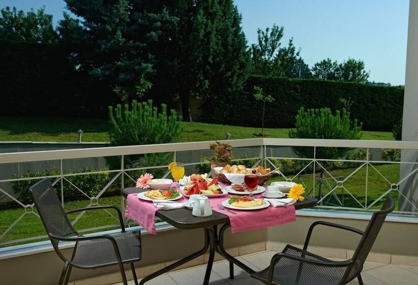 اتاق استاندارد سه نفره, Royal Hotel Thessaloniki