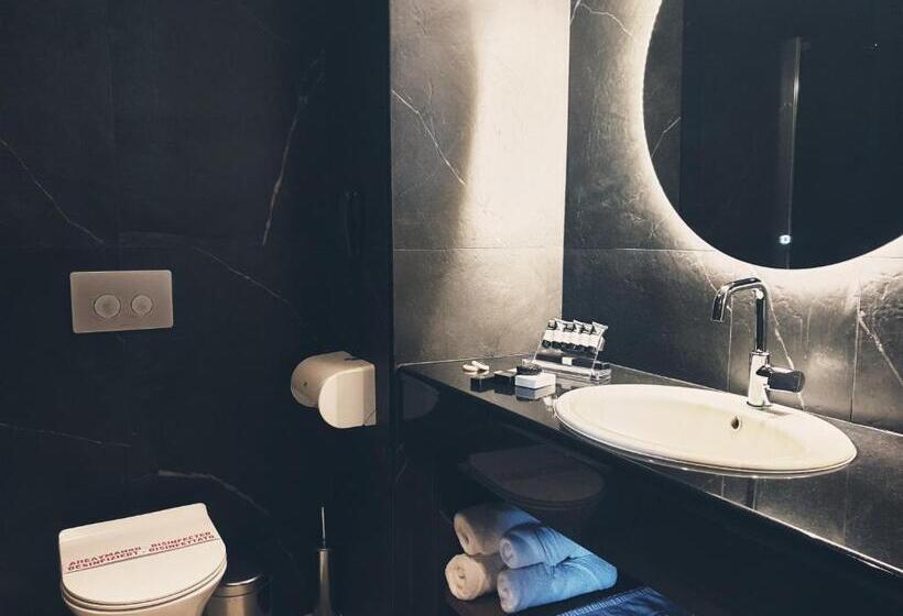 اتاق استاندارد سه نفره, Royal Hotel Thessaloniki