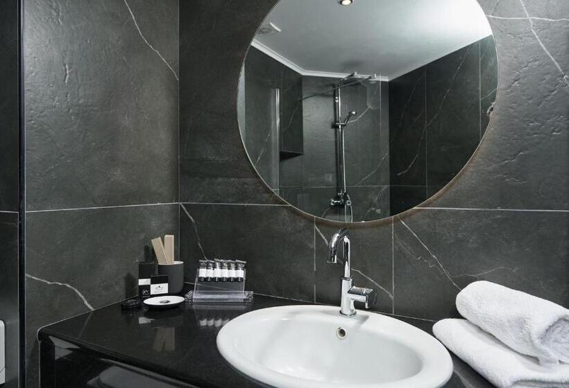 اتاق استاندارد با چشم‌انداز کوهستان, Royal Hotel Thessaloniki