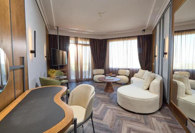 سوییت جونیور, Royal Hotel Thessaloniki