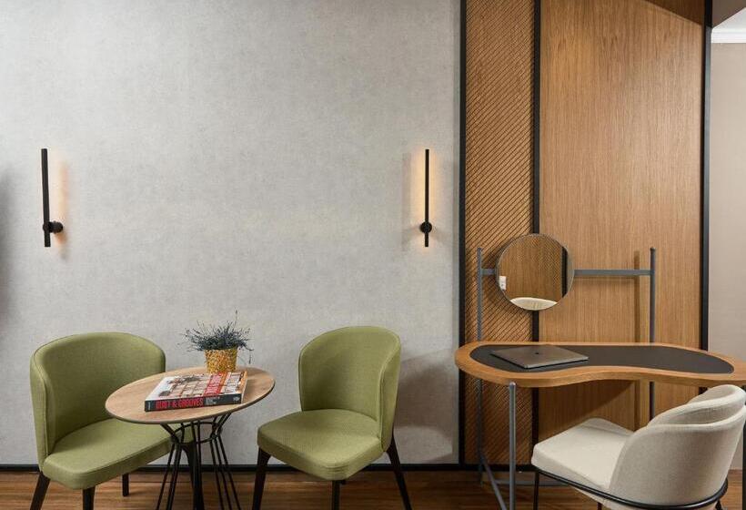 اتاق استاندارد سه نفره, Royal Hotel Thessaloniki