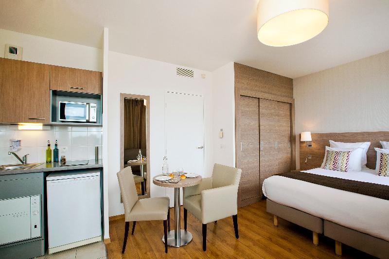 اتاق استاندارد با چشم‌انداز دریا, Royal Hotel Thessaloniki
