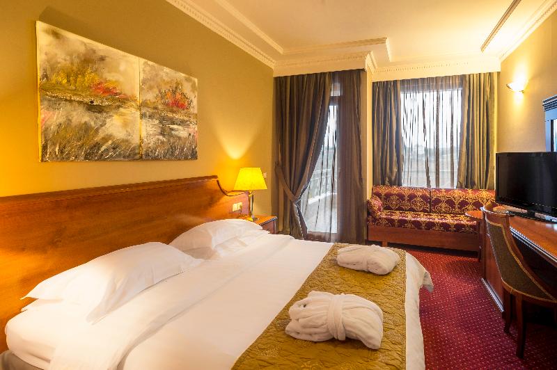 اتاق خانوادگی, Royal Hotel Thessaloniki