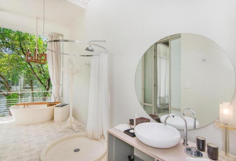 اتاق لوکس با بالکن, Sala Phuket Mai Khao Beach Resort