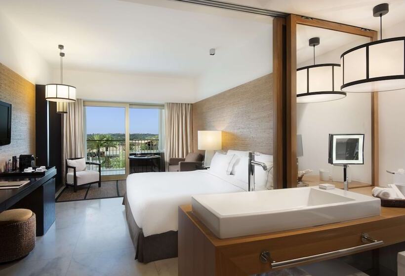 اتاق لوکس با چشم‌انداز استخر, Anantara Vilamoura Algarve Resort