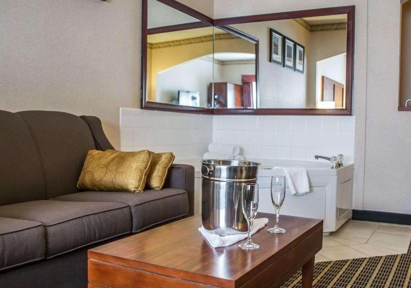 سوئیت با تخت بزرگ, Comfort Suites Portland Southwest