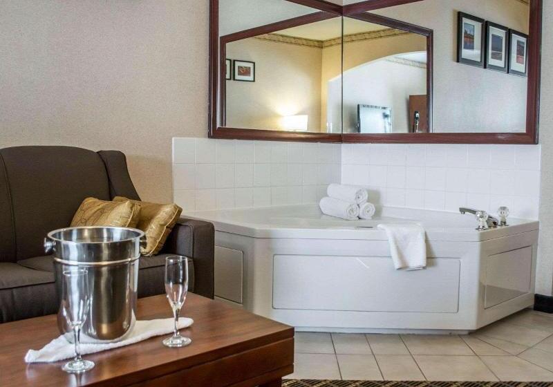 سوئیت با تخت بزرگ, Comfort Suites Portland Southwest