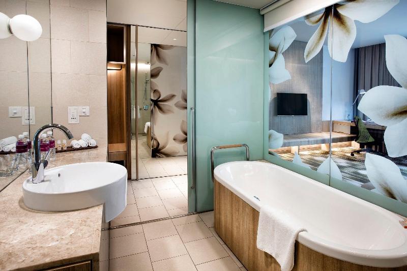 اتاق استاندارد با تخت بزرگ, Crowne Plaza Changi Airport, An Ihg