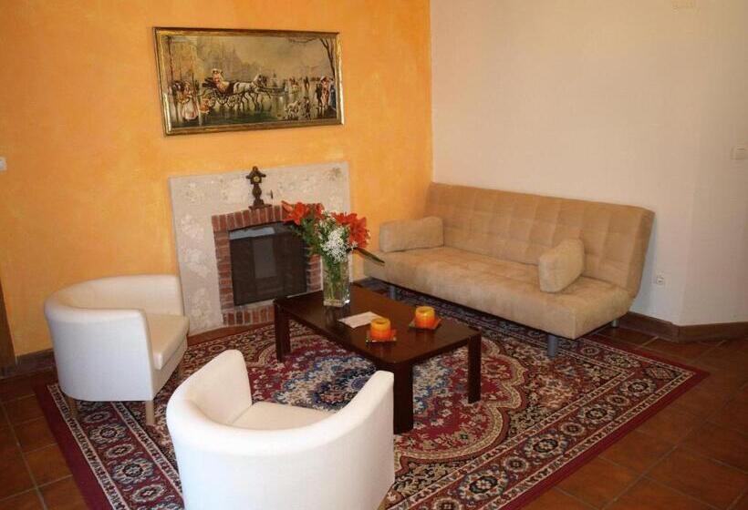 اتاق استاندارد سه نفره, Gran Posada La Mesnada