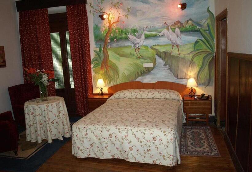 اتاق استاندارد سه نفره, Gran Posada La Mesnada