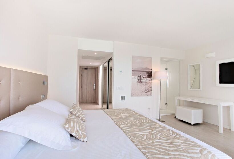 اتاق اساندارد با چشم‌انداز جانبی به دریا, Iberostar Waves Cala Millor - Adults Only