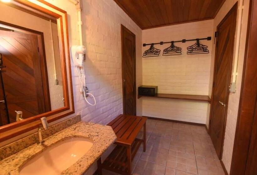 带阳台的三人标准间, Porto Preguiças Resort
