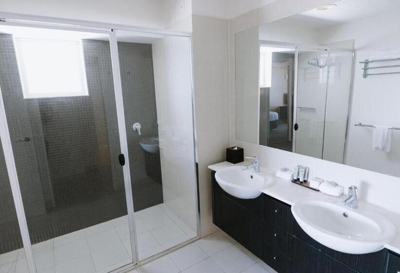 سوییت با چشم‌انداز استخر, Ramada Hotel & Suites By Wyndham Ballina Byron