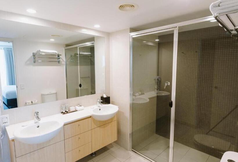 سوییت با چشم‌انداز استخر, Ramada Hotel & Suites By Wyndham Ballina Byron