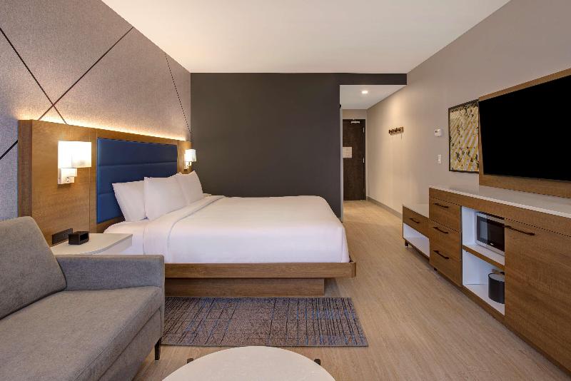 اتاق استاندارد با تخت بزرگ, Hampton Inn By Hilton Montreal Downtown