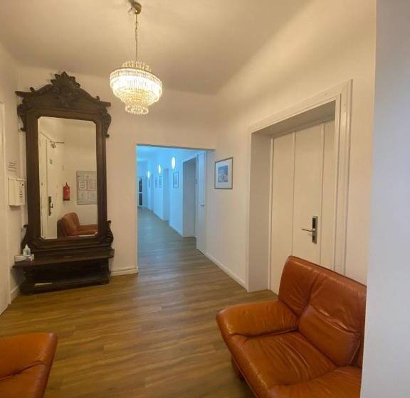اتاق استاندارد چهارنفره با بالکن, Rooms Miklošičeva