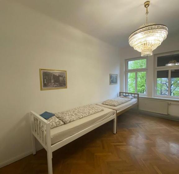 اتاق پنج‌تخته استاندارد, Rooms Miklošičeva