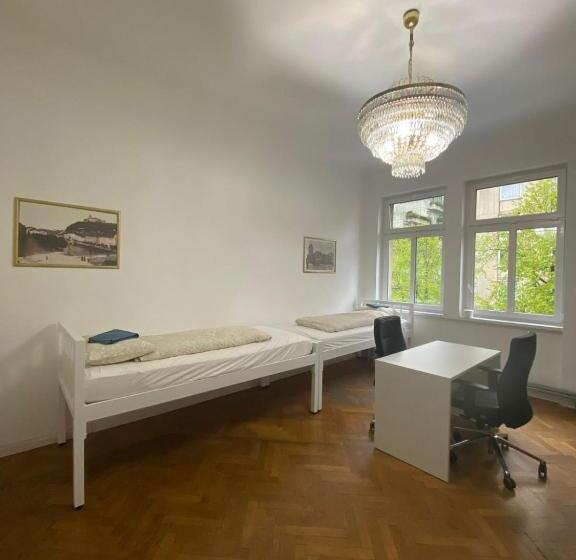 اتاق پنج‌تخته استاندارد, Rooms Miklošičeva