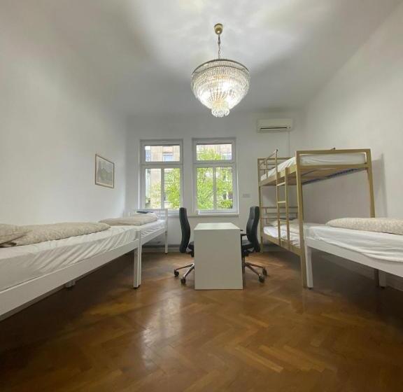 اتاق خانوادگی, Rooms Miklošičeva