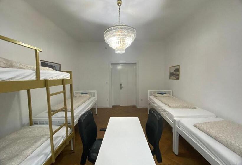 اتاق استاندارد چهارنفره با بالکن, Rooms Miklošičeva