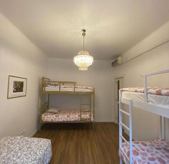 اتاق استاندارد چهارنفره با بالکن, Rooms Miklošičeva