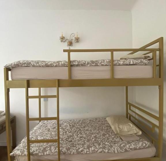 اتاق استاندارد سه نفره, Rooms Miklošičeva