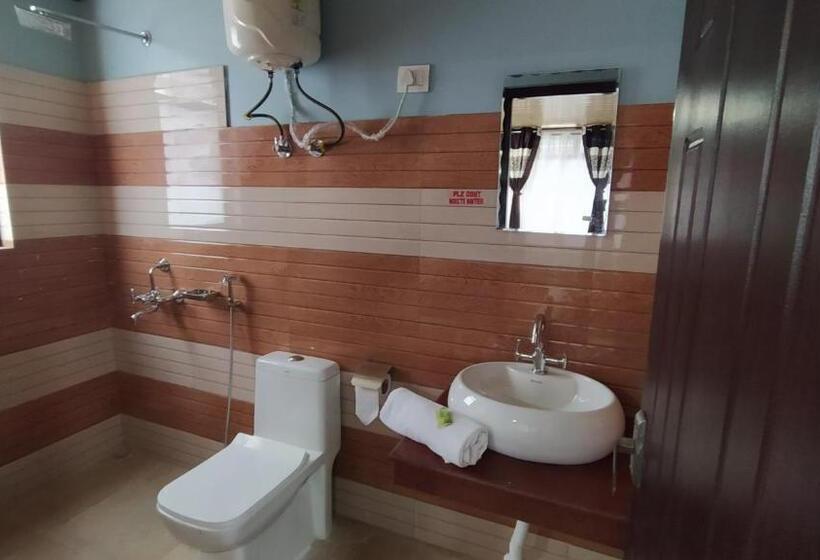 غرفة قياسية مزوَّدة بشُرفة, Svr Inn