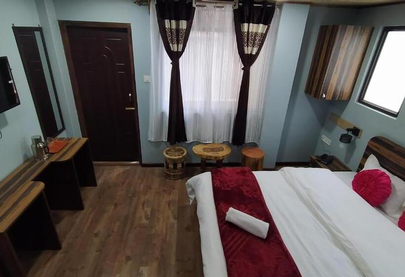 غرفة قياسية مزوَّدة بشُرفة, Svr Inn