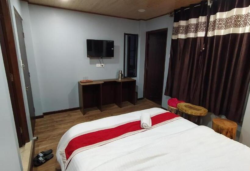 غرفة قياسية مزوَّدة بشُرفة, Svr Inn