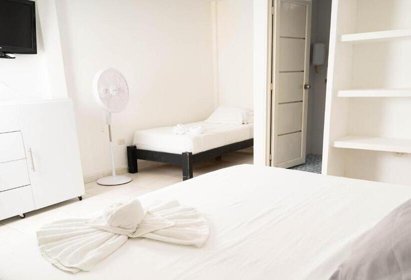 اتاق لوکس سه تخته, Finca Hotel La Quinta De Torrione